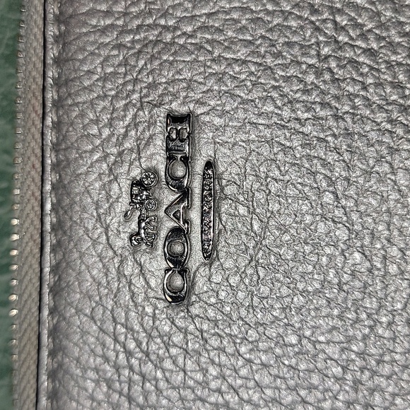 Coach Women's Zip Around accordion Wallet in Pebbled Leather Metallic silver - Picture 8 of 14